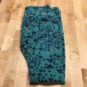 Green Triangle Lularoe Leggings OS